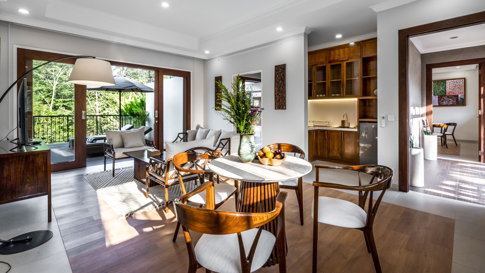 Pala Ubud - Villa Seraya A - Intimate living and dining spaces